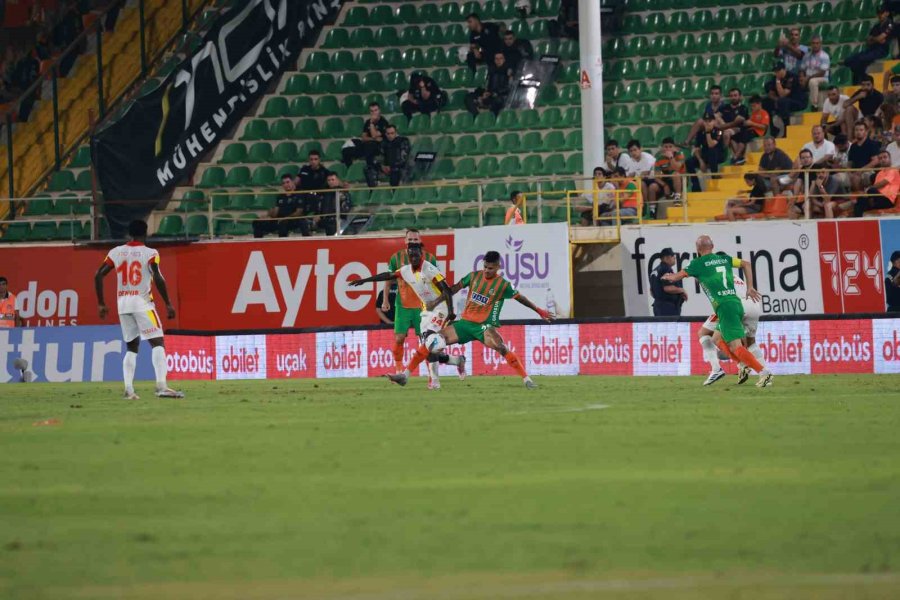 Trendyol Süper Lig: Corendon Alanyaspor: 0 - Göztepe: 1 (ilk Yarı)