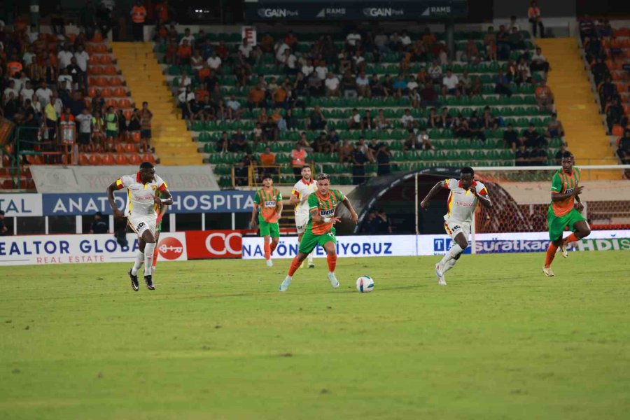 Trendyol Süper Lig: Corendon Alanyaspor: 0 - Göztepe: 1 (ilk Yarı)