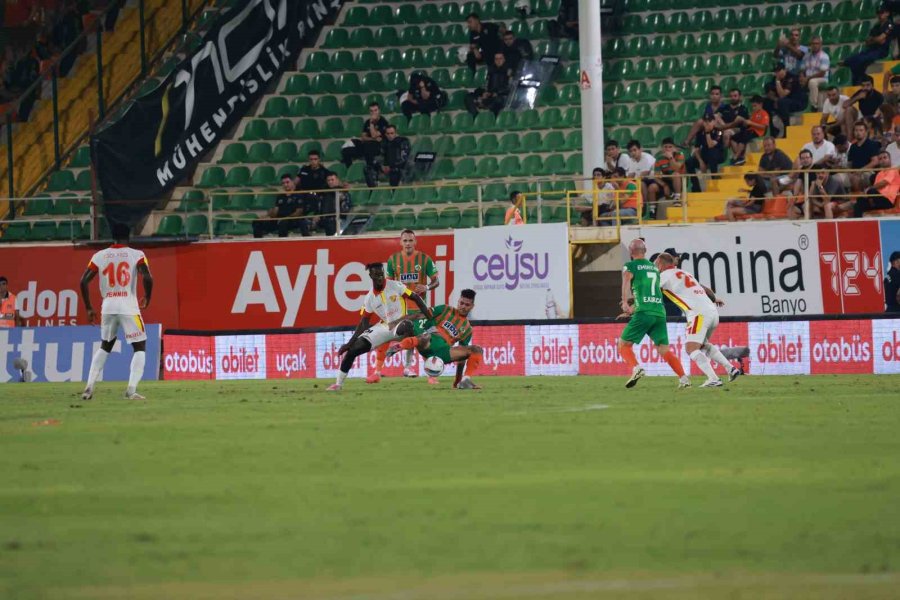 Trendyol Süper Lig: Corendon Alanyaspor: 0 - Göztepe: 1 (ilk Yarı)