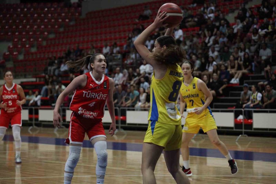 16 Yaş Altı Kız Basketbol Milli Takımı, Romanya’ya Yenildi