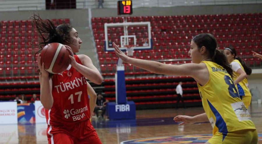 16 Yaş Altı Kız Basketbol Milli Takımı, Romanya’ya Yenildi