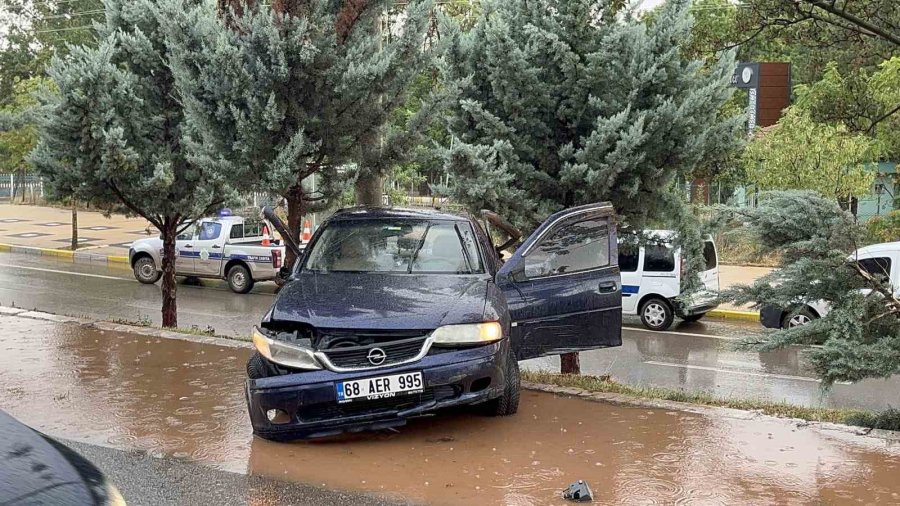 Aksaray’da Trafik Kazası: 2 Yaralı