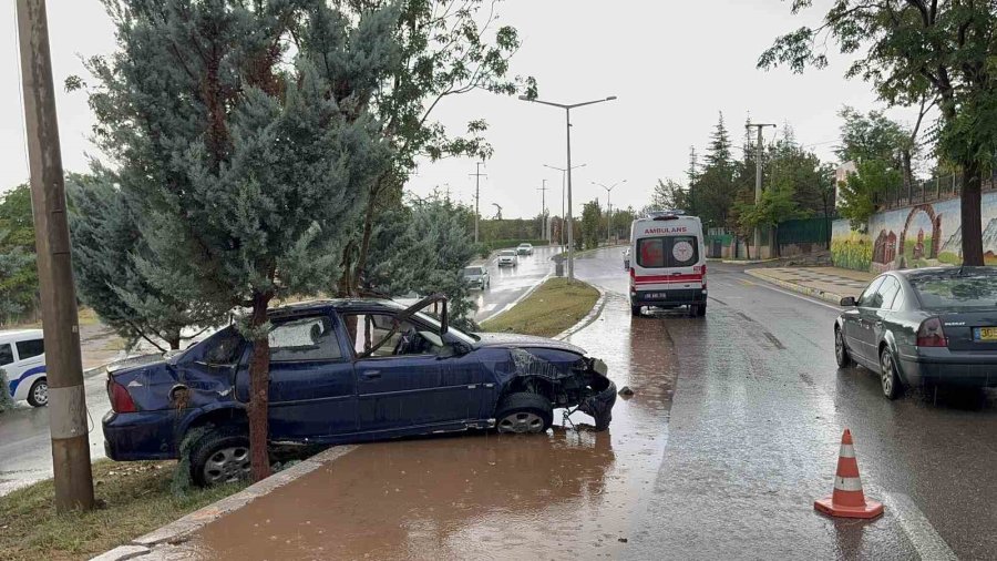 Aksaray’da Trafik Kazası: 2 Yaralı