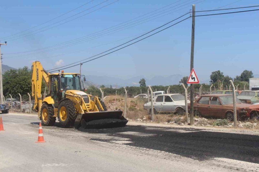 Büyükşehir Asfalt Onarım Çalışması Yapıyor