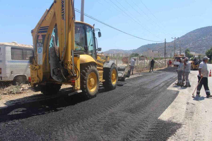 Büyükşehir Asfalt Onarım Çalışması Yapıyor