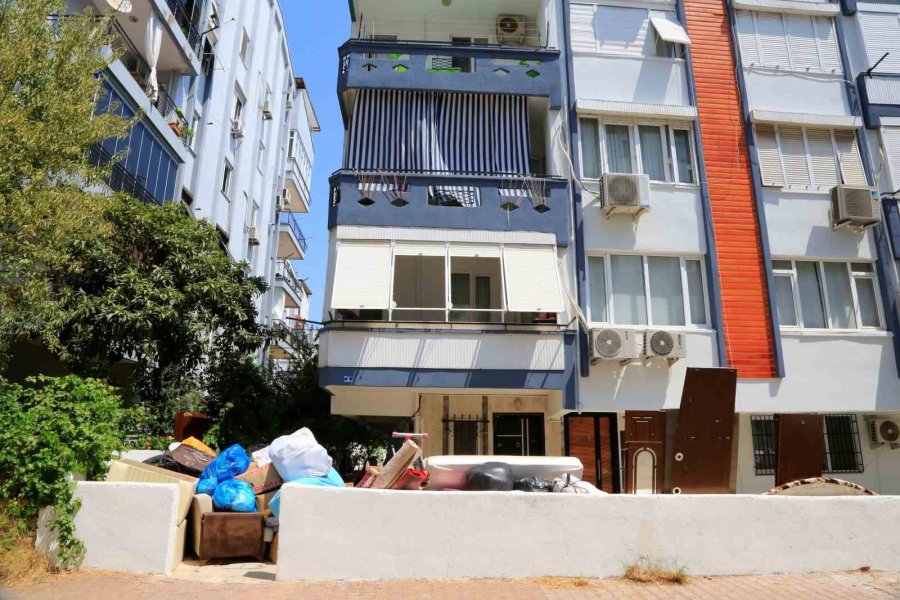 İmzaladıkları Tahliye Taahhütnamesi Anne Ve Kızını Sokakta Bıraktı