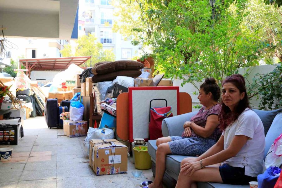 İmzaladıkları Tahliye Taahhütnamesi Anne Ve Kızını Sokakta Bıraktı