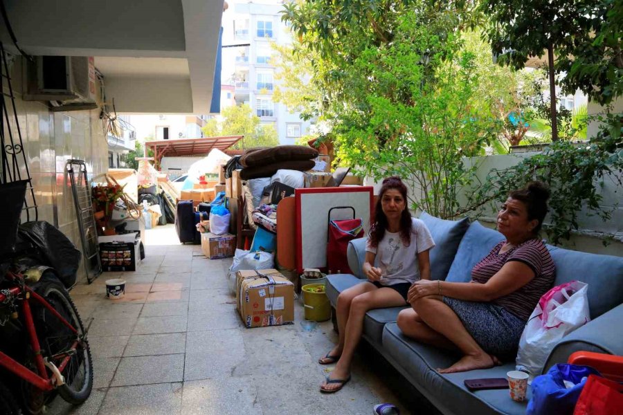 İmzaladıkları Tahliye Taahhütnamesi Anne Ve Kızını Sokakta Bıraktı