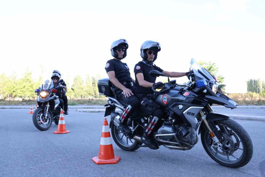 Motosikletli Polisler Vatandaşa Güven Veriyor