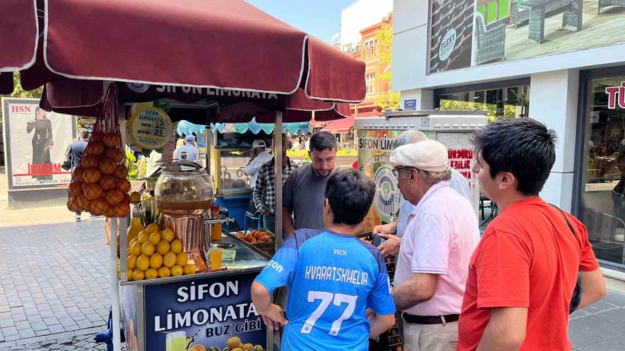 Yerli Ve Yabancı Turistler Sifon Limonataya Yoğun İlgi Gösteriyor