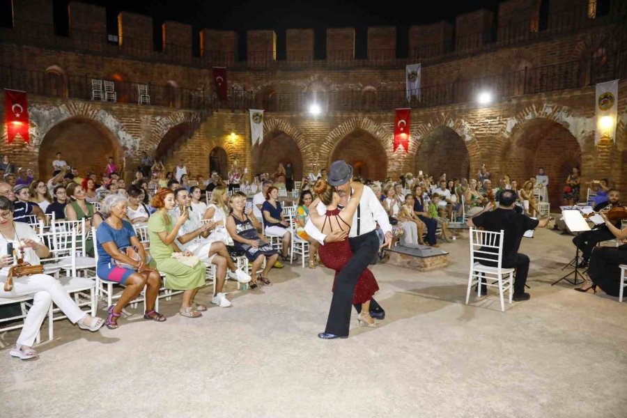 Alanya’da Tarihi Kızılkule Müzikle Renklendi