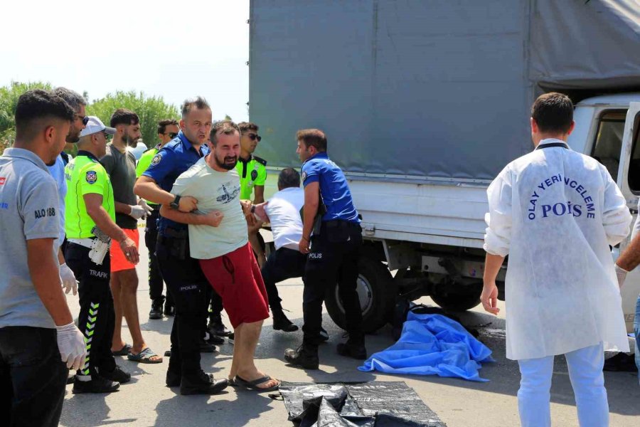 Antalya’da Feci Kaza, Kamyonetin Altında Kalan Motosiklet Sürücüsü Hayatını Kaybetti