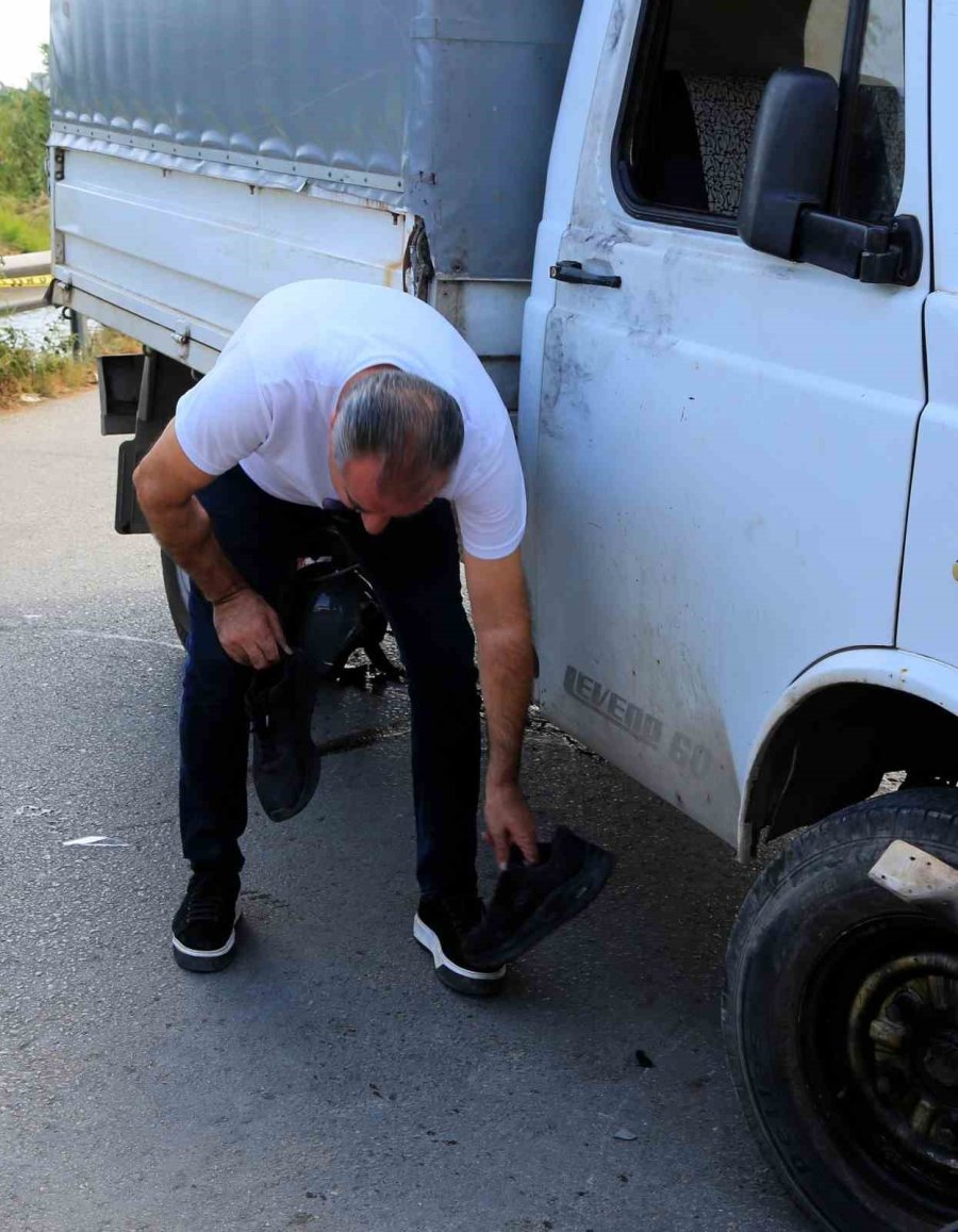 Antalya’da Feci Kaza, Kamyonetin Altında Kalan Motosiklet Sürücüsü Hayatını Kaybetti