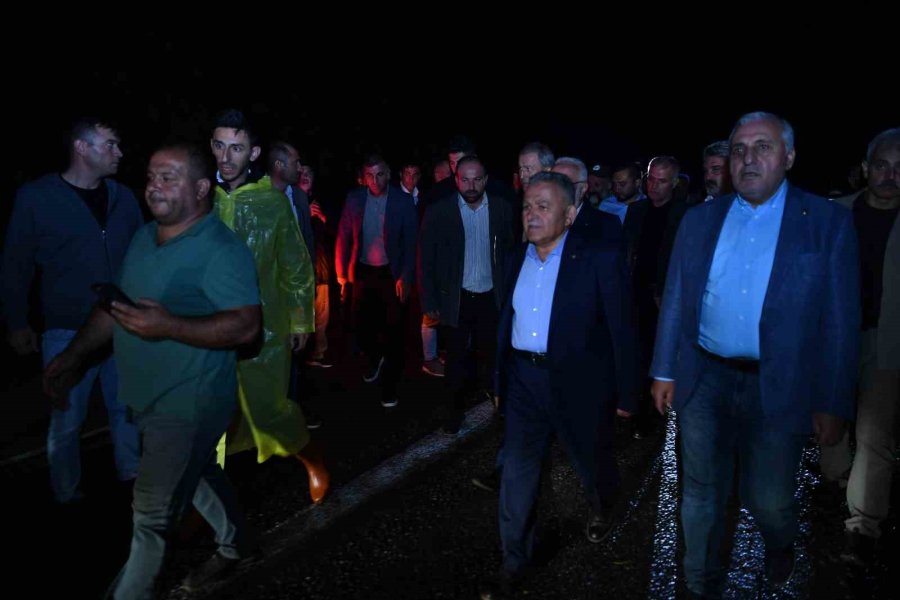 Kayseri Büyükşehir, Tüm İmkânlarıyla Bünyan’daki Sel Bölgesinde Yaraları Sarıyor