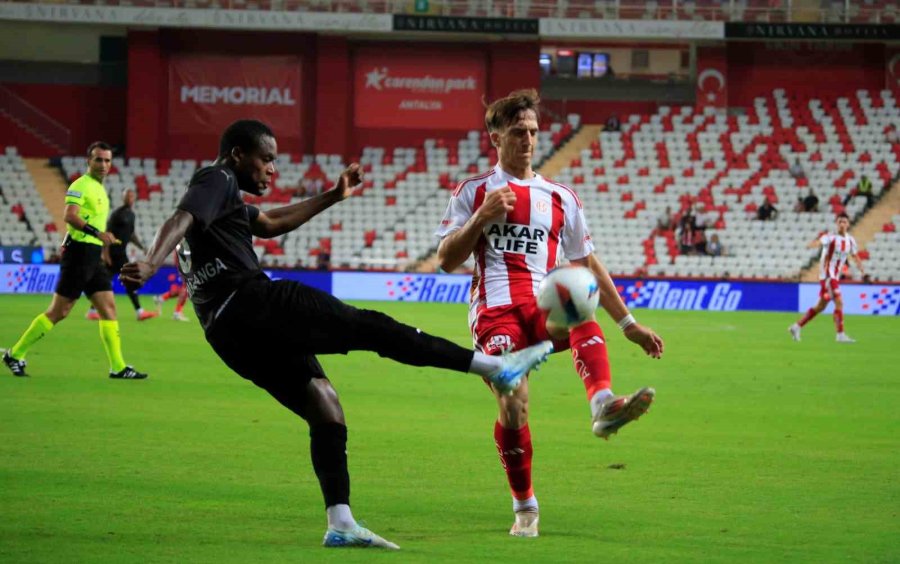 Trendyol Süper Lig: Antalyaspor: 0 - Hatayspor: 2 (ilk Yarı)