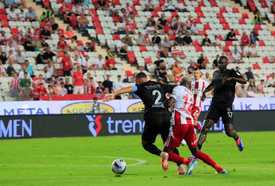 Trendyol Süper Lig: Antalyaspor: 0 - Hatayspor: 2 (ilk Yarı)