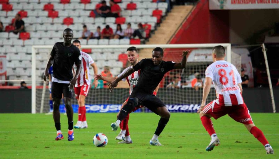 Trendyol Süper Lig: Antalyaspor: 0 - Hatayspor: 2 (ilk Yarı)