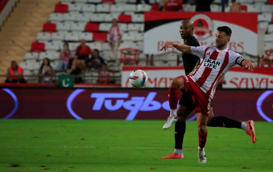 Trendyol Süper Lig: Antalyaspor: 0 - Hatayspor: 2 (ilk Yarı)