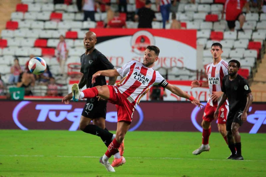 Trendyol Süper Lig: Antalyaspor: 0 - Hatayspor: 2 (ilk Yarı)