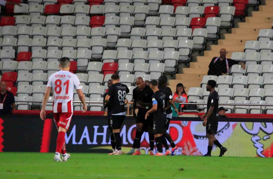 Trendyol Süper Lig: Antalyaspor: 0 - Hatayspor: 2 (ilk Yarı)