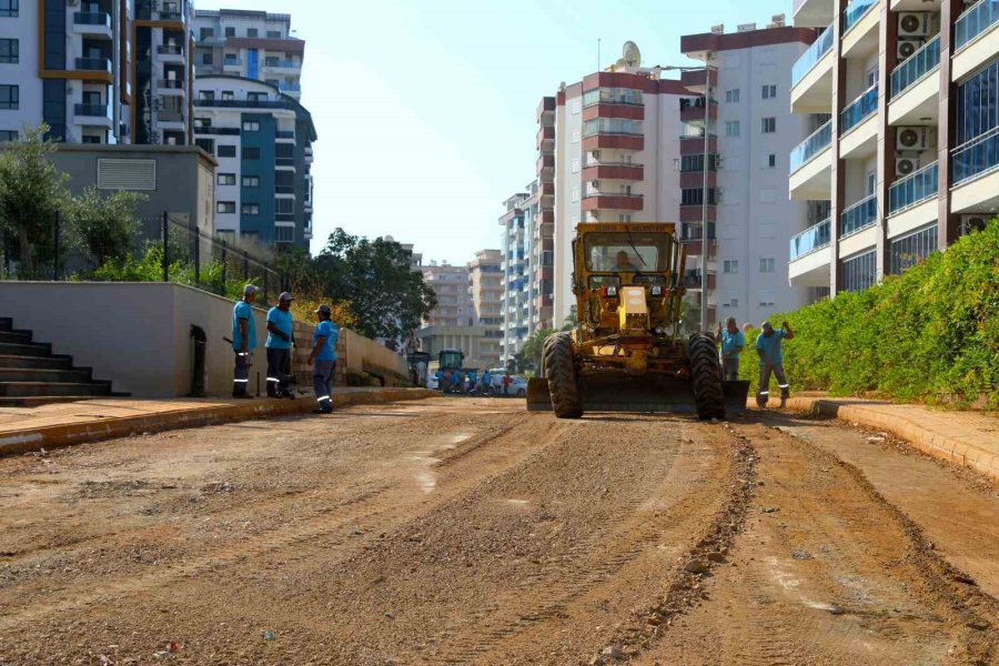 Alanya Belediyesi’nden Mahmutlara Sıcak Asfalt