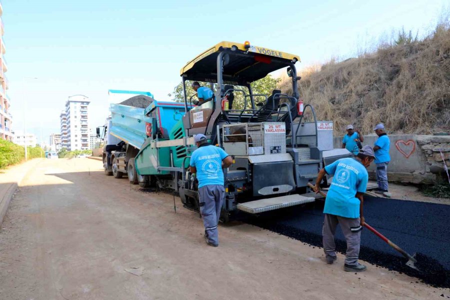 Alanya Belediyesi’nden Mahmutlara Sıcak Asfalt