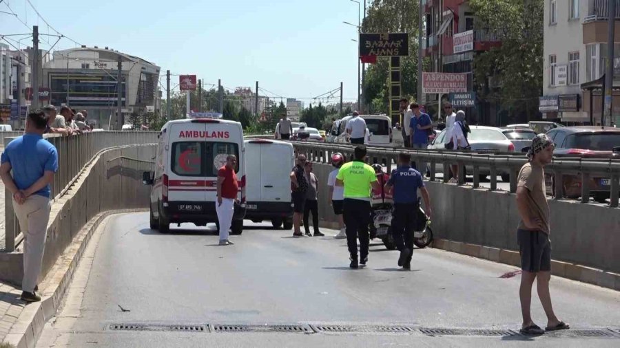 Motosiklet Yayaya Çarptı, O Anlar Güvenlik Kamerasında