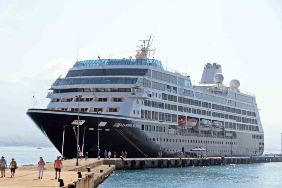 Alanya’ya Turistler Denizden Geldi