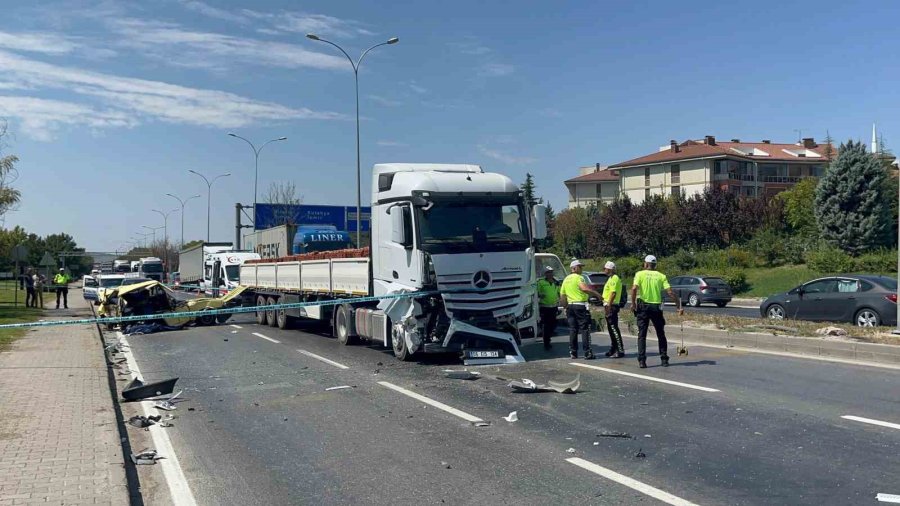 Tofaş İkiye Bölündü: 1 Ölü, 1’i Ağır 3 Yaralı