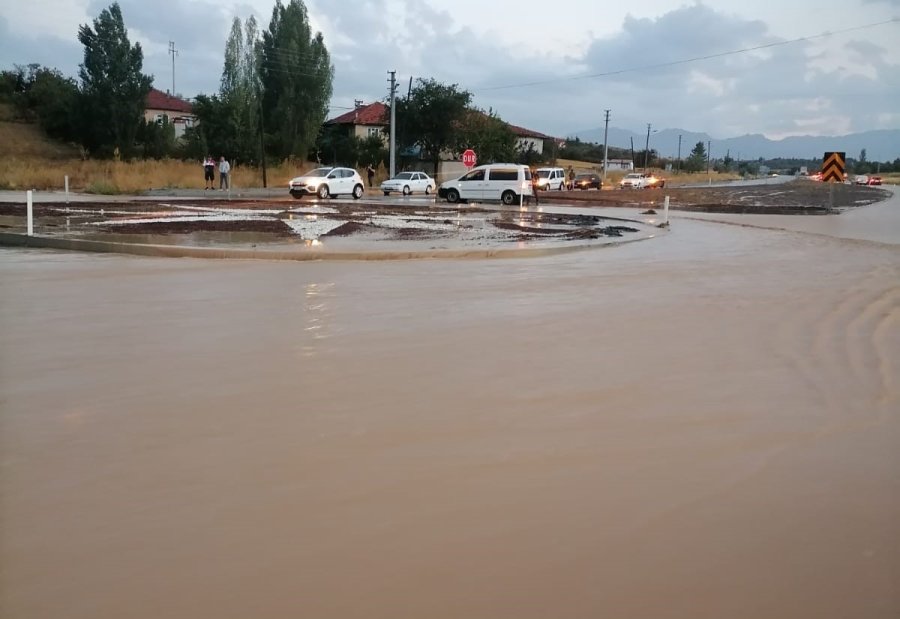 Konya’da Sağanak Ulaşıma Engel Oldu