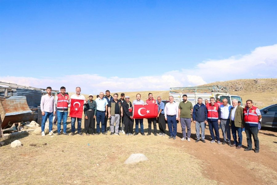 Vali Pehlivan, Yörükleri Yayladaki Çadırlarında Ziyaret Etti