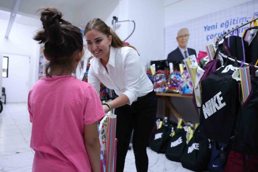 Halk Market Yüzlerce Çocuğun Ve Ailenin Yüzünü Güldürdü