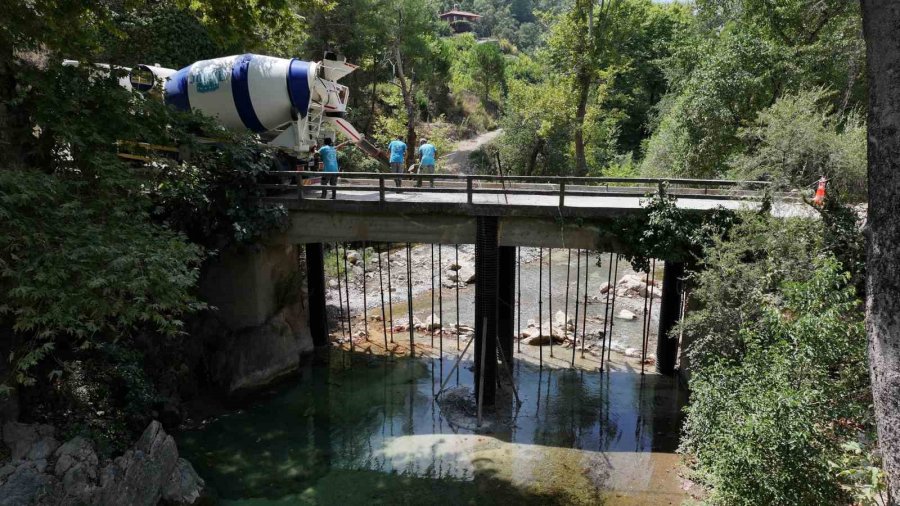 Alanya’da 64 Yıllık Köprüyü Yeniliyor