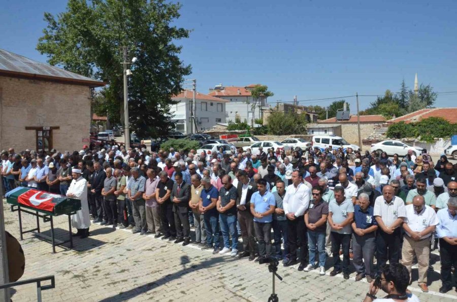 Sevgilisi Tarafından Öldürülen Derya Öğretmen Karaman’da Toprağa Verildi