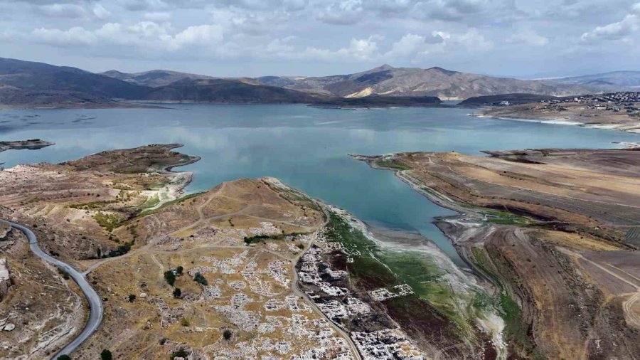 Sular Çekildi, Mahalle Ortaya Çıktı