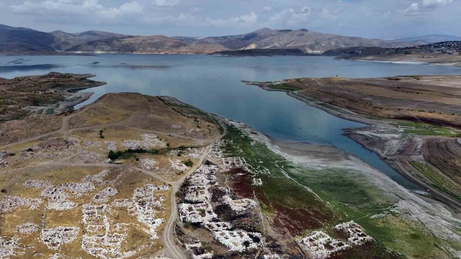 Sular Çekildi, Mahalle Ortaya Çıktı