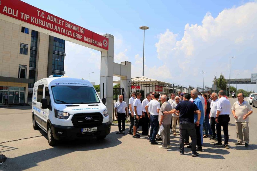 Tatil Yaparken Kafasına Baca Kapağı Düşen Kadın Hayatını Kaybetti