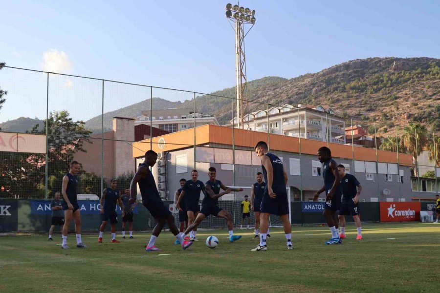 Alanyaspor, Fenerbahçe Maçı Hazırlıklarını Tamamladı