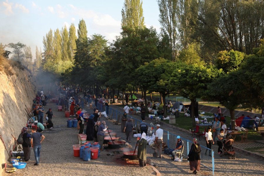 Başkan Palancıoğlu, Salça Günleri’nde Evliyalar Parkı’nı Ziyaret Etti