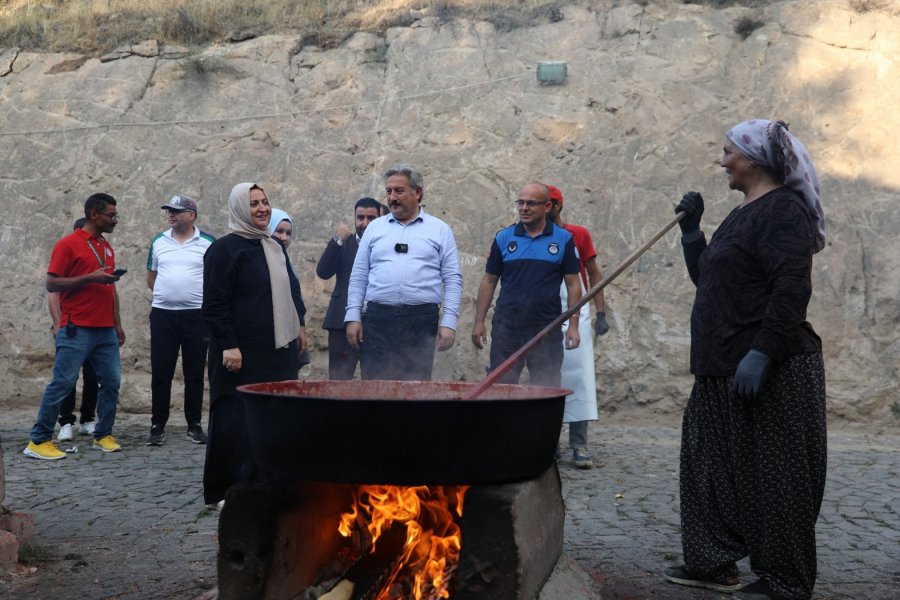 Başkan Palancıoğlu, Salça Günleri’nde Evliyalar Parkı’nı Ziyaret Etti