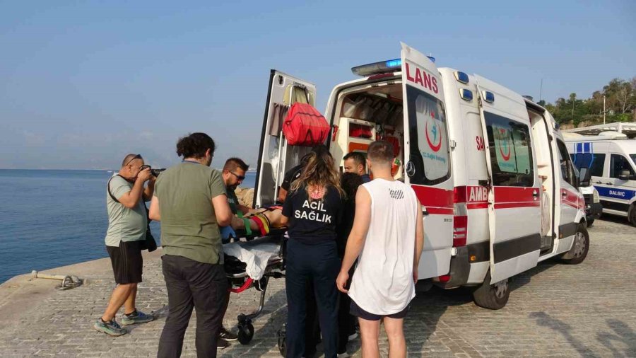 Kayalık Alandan Düşen Kadını Deniz Polisi Kurtardı