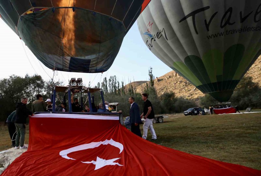 Aksaray’da Sevgi Evi Çocukları Çocuklar 30 Ağustos Zafer Bayramı’nı Balon Uçuşu İle Kutladı