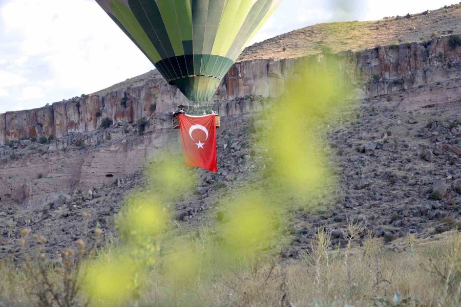 Aksaray’da Sevgi Evi Çocukları Çocuklar 30 Ağustos Zafer Bayramı’nı Balon Uçuşu İle Kutladı