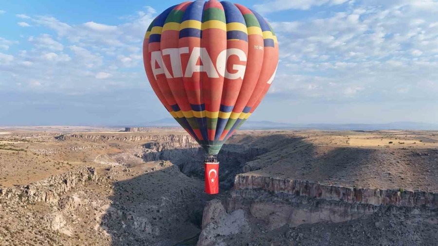 Aksaray’da Sevgi Evi Çocukları Çocuklar 30 Ağustos Zafer Bayramı’nı Balon Uçuşu İle Kutladı