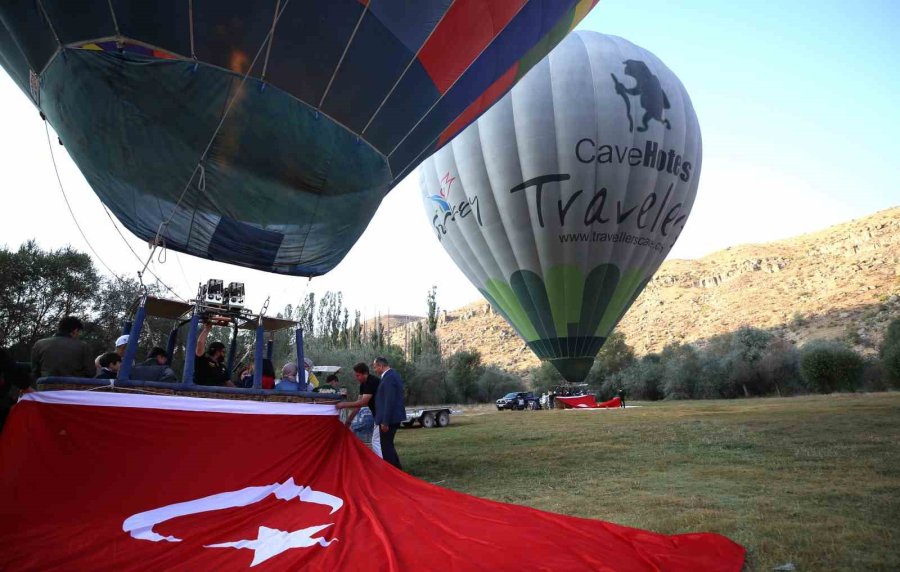 Aksaray’da Sevgi Evi Çocukları Çocuklar 30 Ağustos Zafer Bayramı’nı Balon Uçuşu İle Kutladı