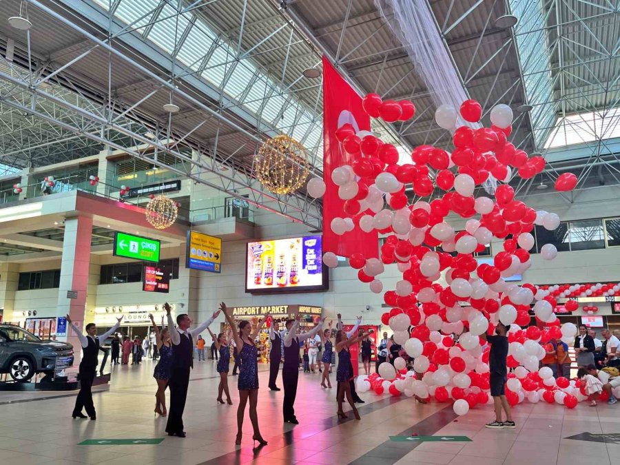 Fraport Tav Antalya Havalimanı’nda Zafer Bayramı Coşkusu