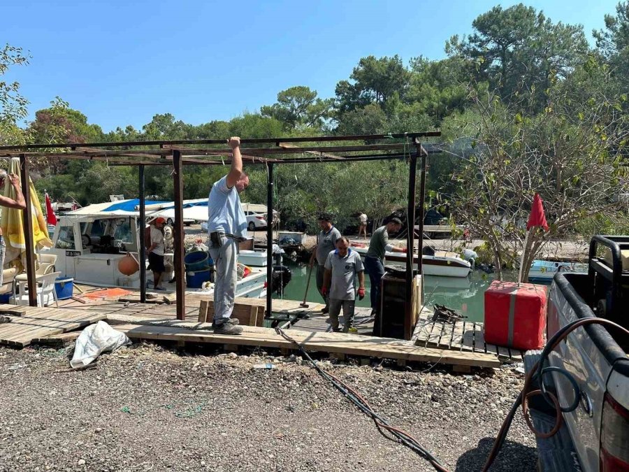 Kemer Balıkçı Barınağı’ndaki Kaçak Yapılar Kaldırıldı