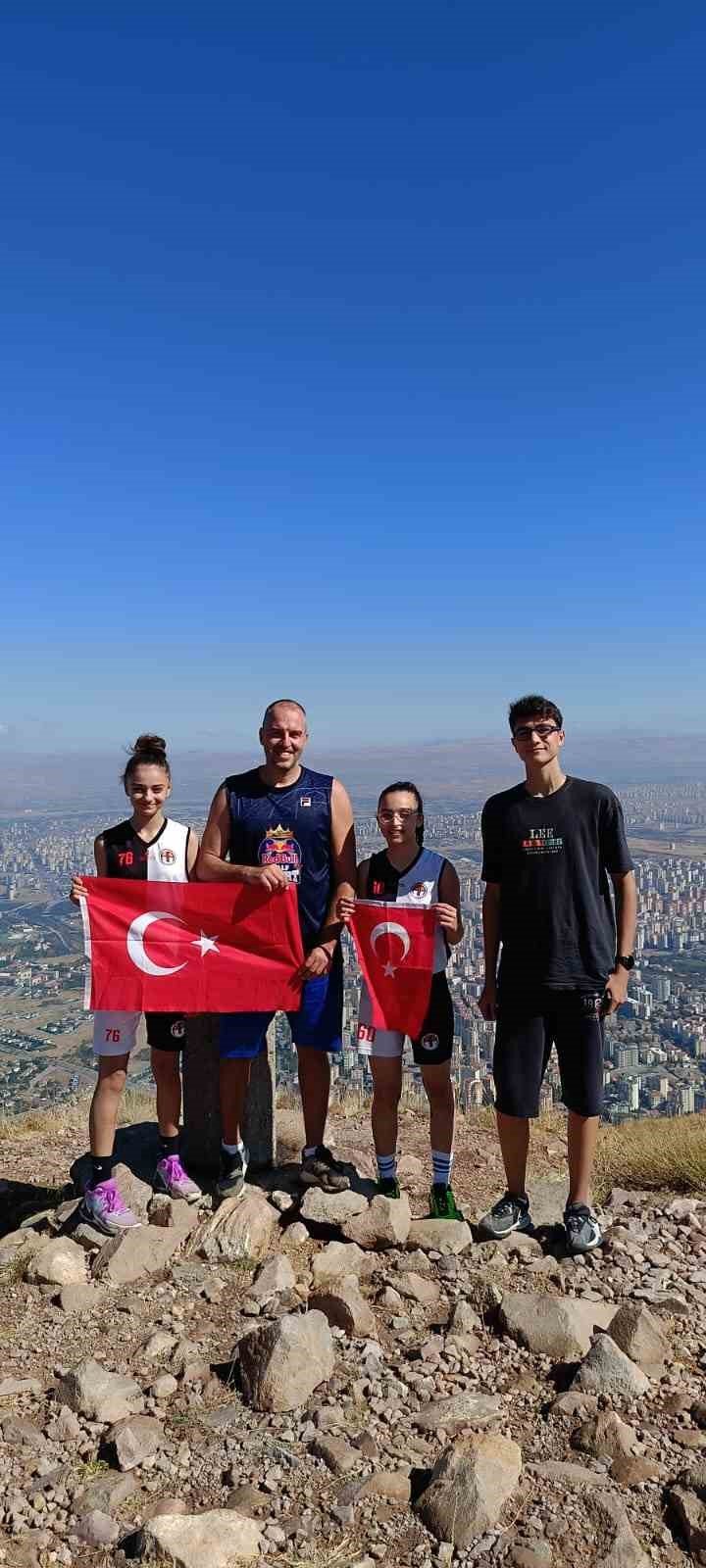 Geleneksel 30 Ağustos Ali Dağı Zirve Tırmanışı Yapıldı