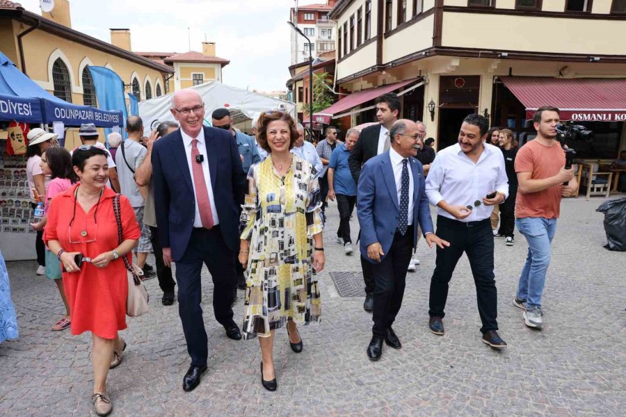 Şehrin Festivalleri Büyük Zaferin Yıl Dönümünde Başladı