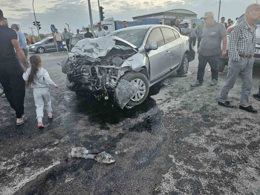 Aksaray’da İki Otomobil Çarpıştı: 4 Yaralı